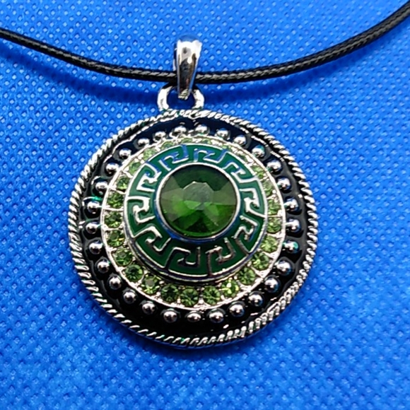 16 inch snap button necklace with 3 buttons - Picture 2 of 3